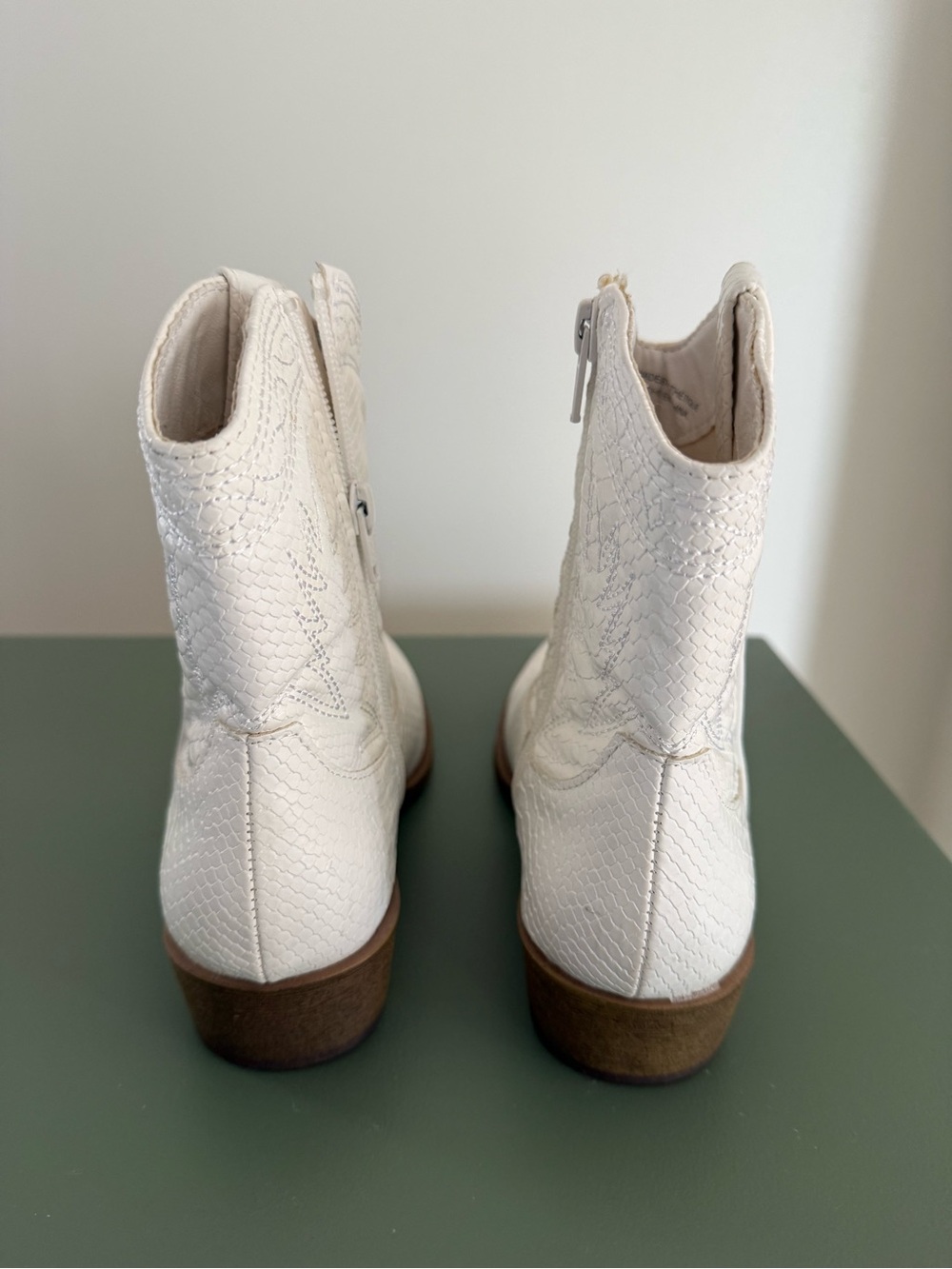 Barely worn White Embossed Western Ankle Boots - Picture 4 of 6